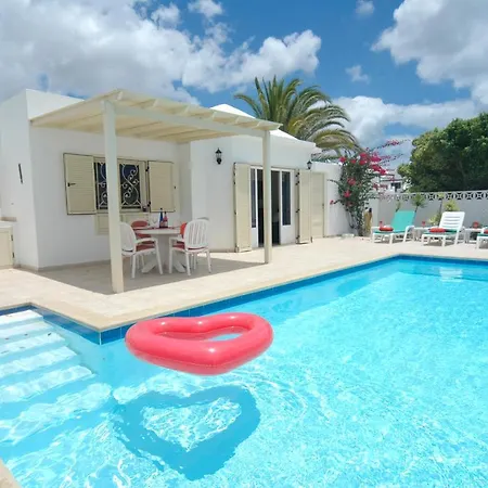 Puerto Del Carmen Sleeps 6 With Pool Willa