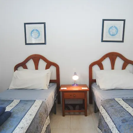 Villa Puerto Del Carmen Sleeps 6 With Pool