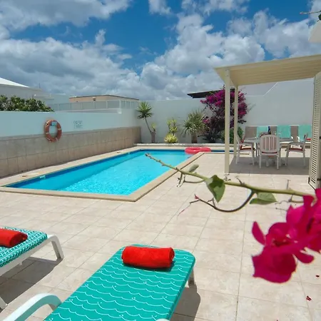 Puerto Del Carmen Sleeps 6 With Pool Villa