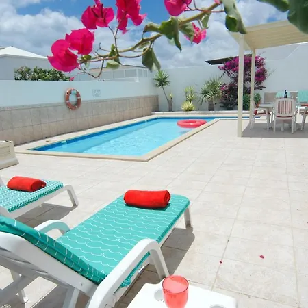 Villa Puerto Del Carmen Sleeps 6 With Pool *